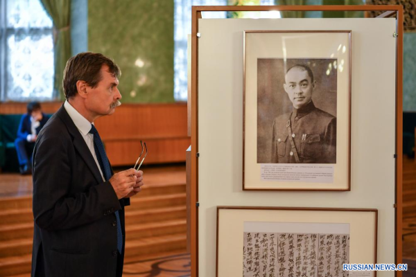 Очерк: "Помня о прошлом, созидать будущее" -- фотовыставка в честь 80-летия Победы в Мировой антифашистской войне как отражение истории дружбы Китая и России Очерк: "Помня о прошлом, созидать будущее" -- фотовыставка в честь 80-летия Победы в Мировой антифашистской войне как отражение истории дружбы Китая и России
