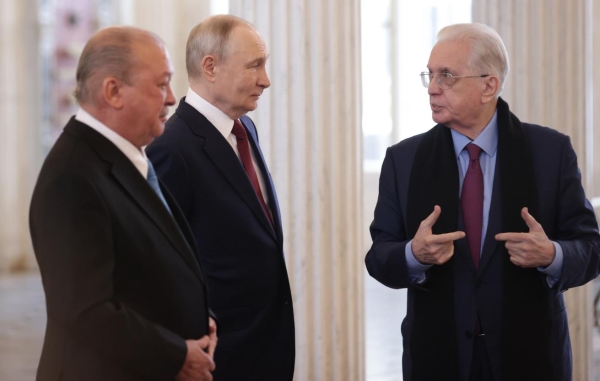 Путин перед встречей с правителем Малайзии пообщался с директором Эрмитажа